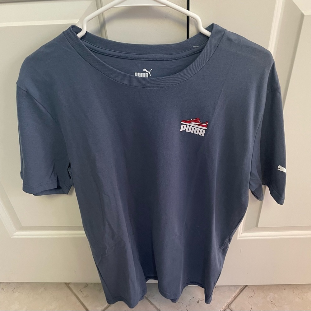 NWT Puma Size Medium Men’s Blue Sneaker Graphic Tee Short Sleeve Shirt Top